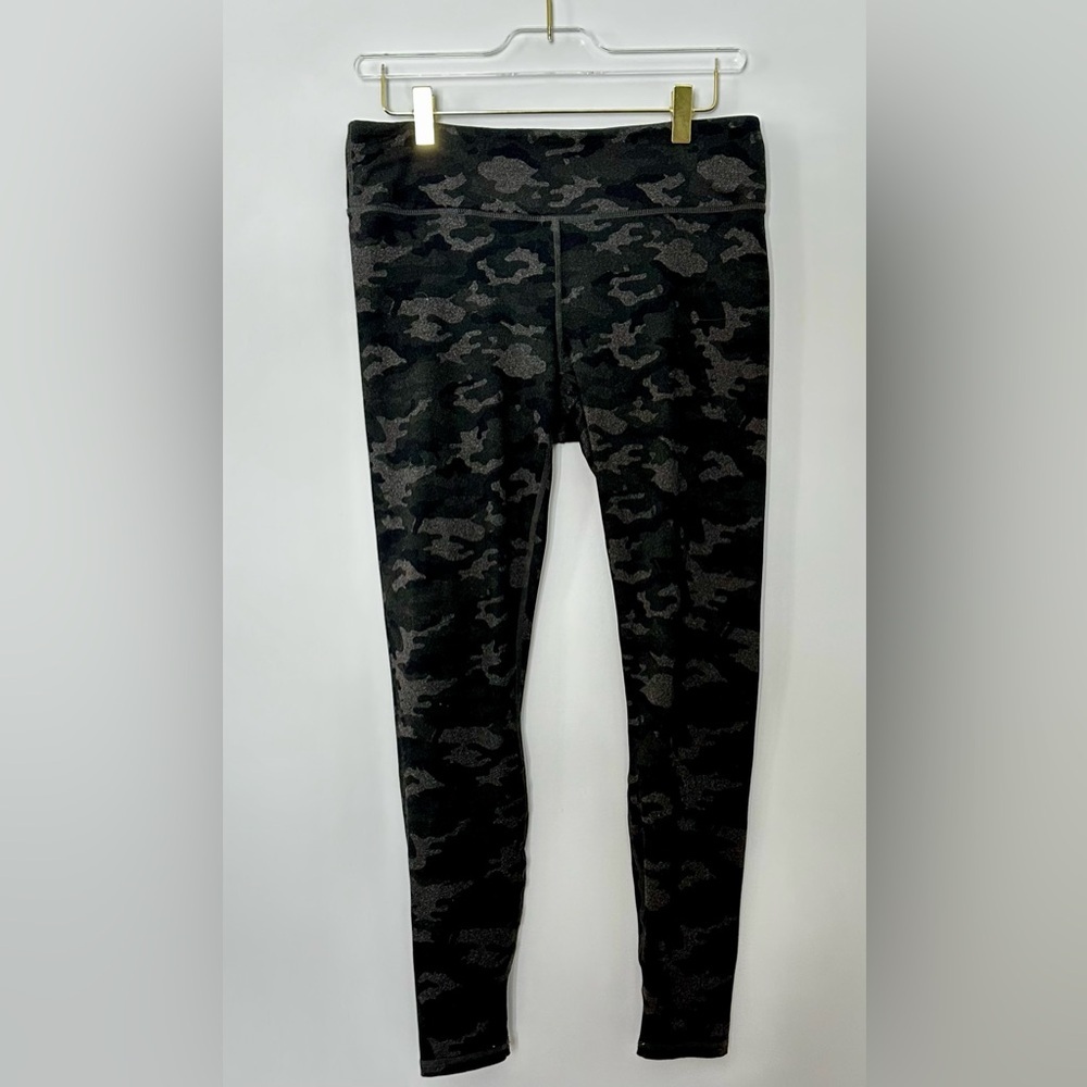 Fabletics Camo Powerhold leggings | medium
